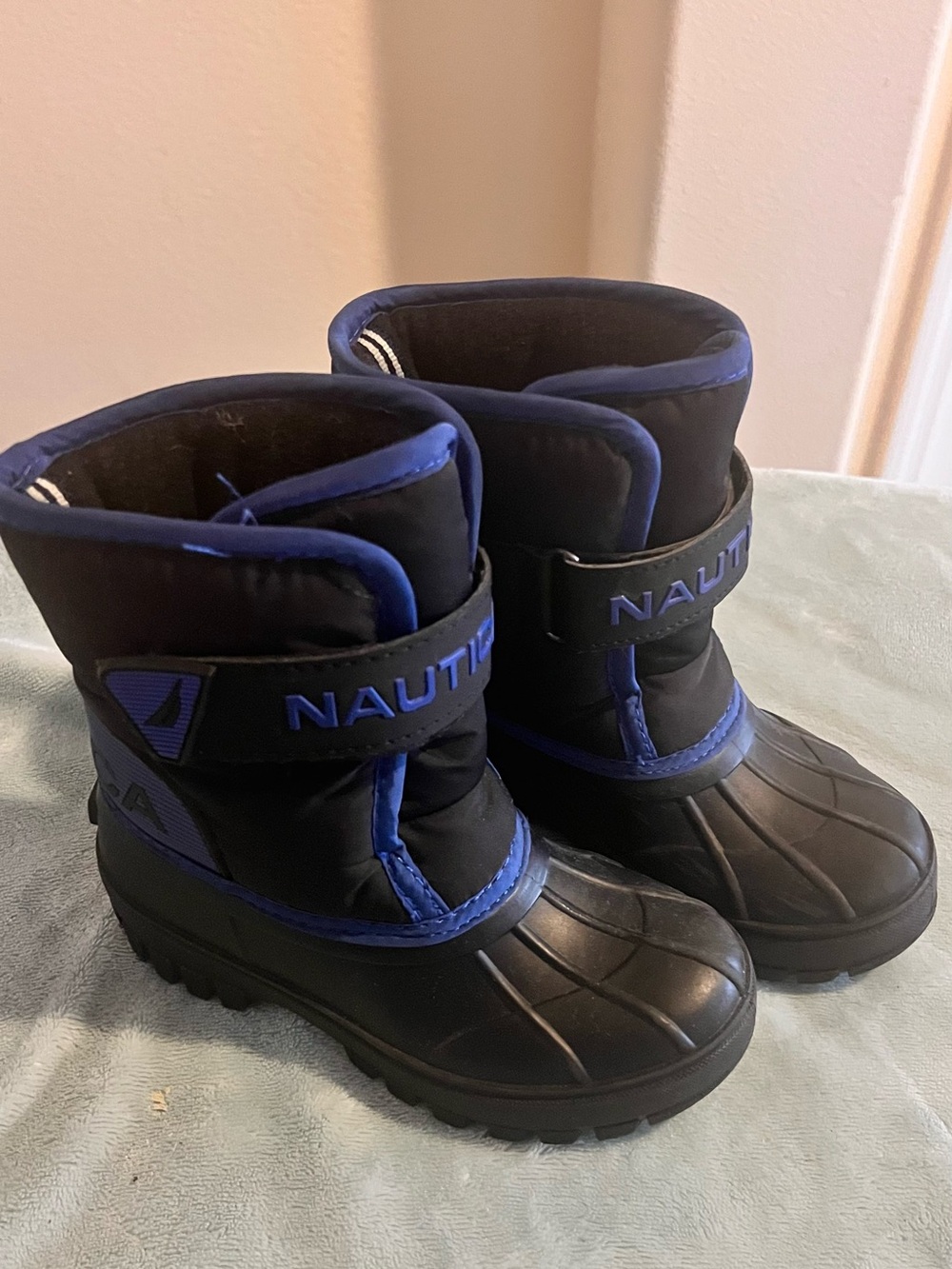 Nautica Kids Black and Navy Insulated Winter Boots